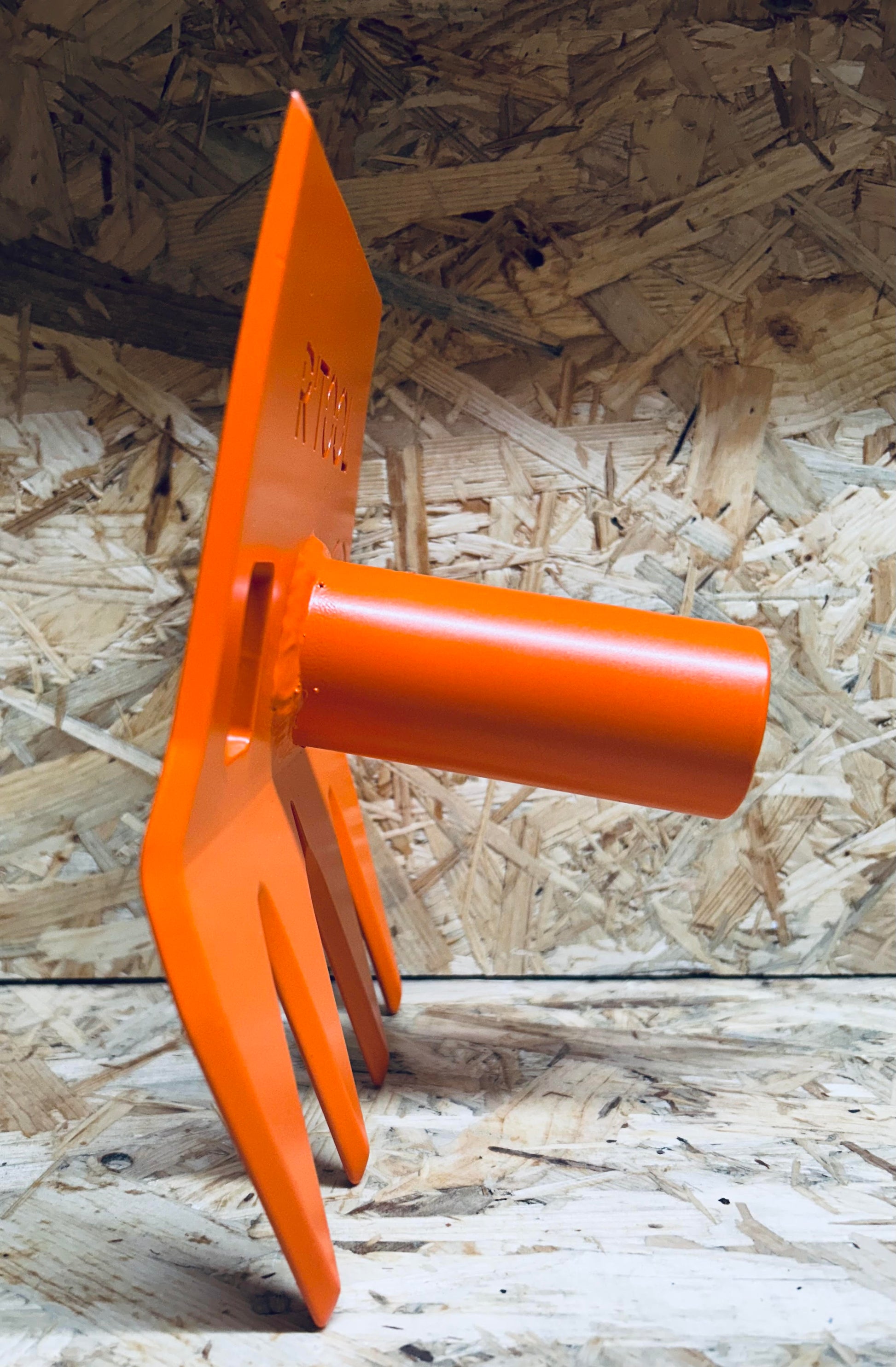 Vue latérale du R'TOOL Mini Shape'R Head Only en acier thermolaqué orange